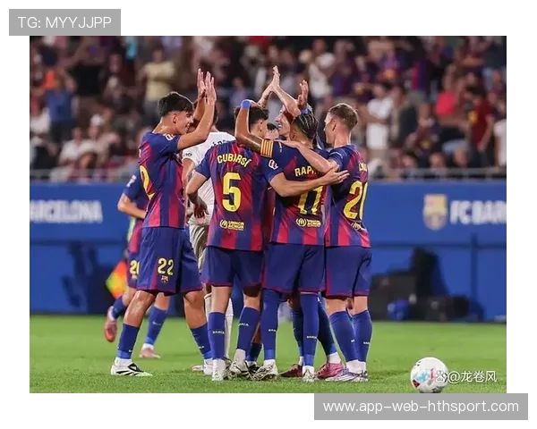 巴萨左翼突破，拉菲尼亚底线传中被顺势推进