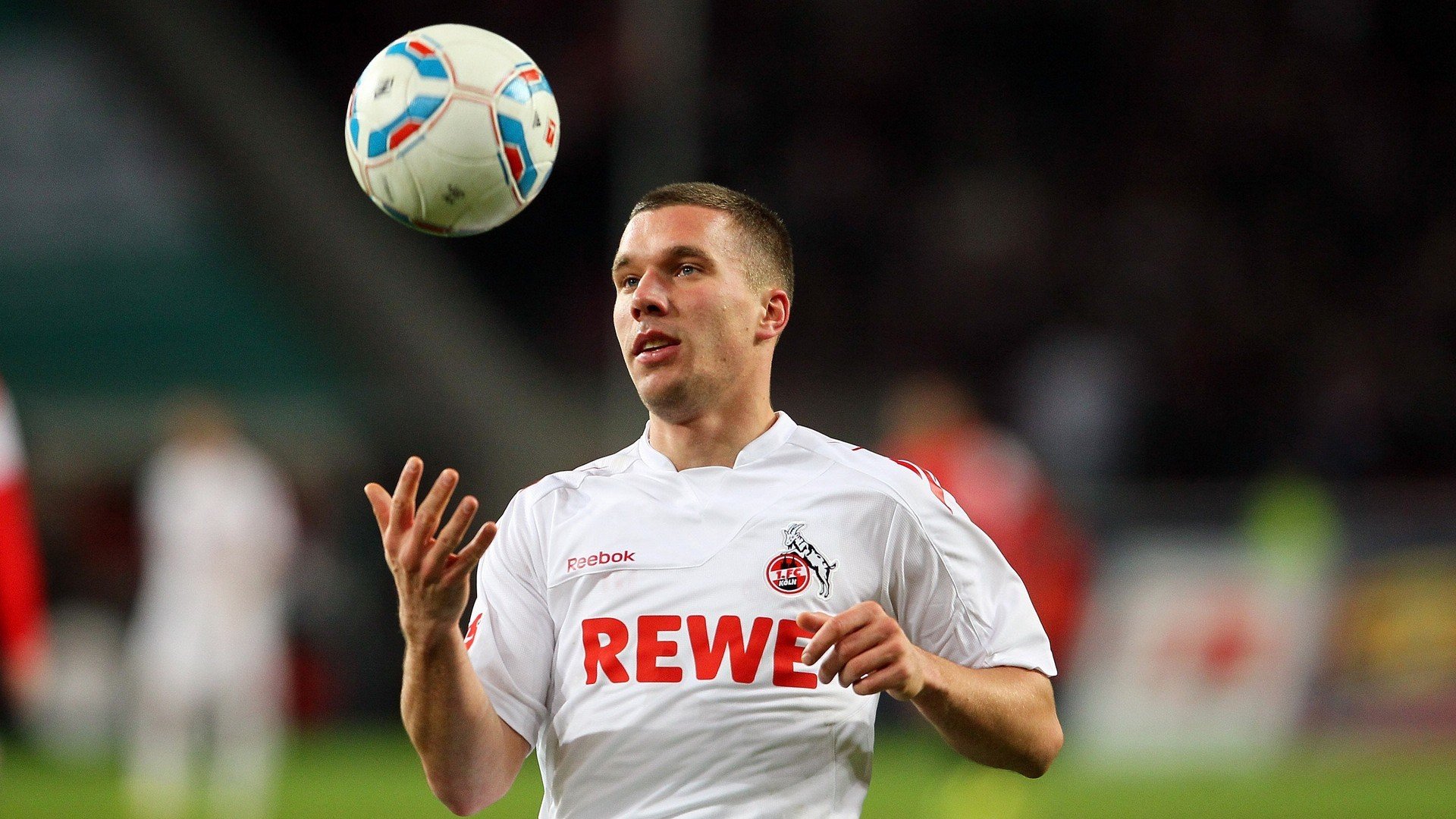 世界杯：FIFA与多家科技公司合作开发“AI裁判辅助系统”