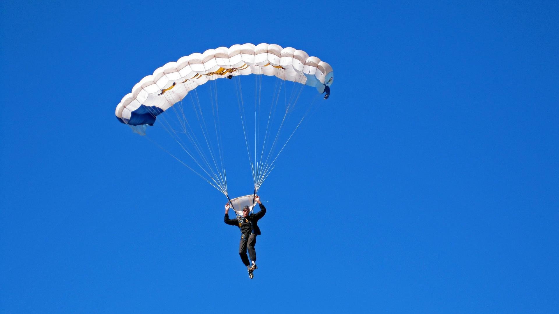 世界杯：摩洛哥球迷整夜鸣笛庆祝 晋级四强后全城通宵